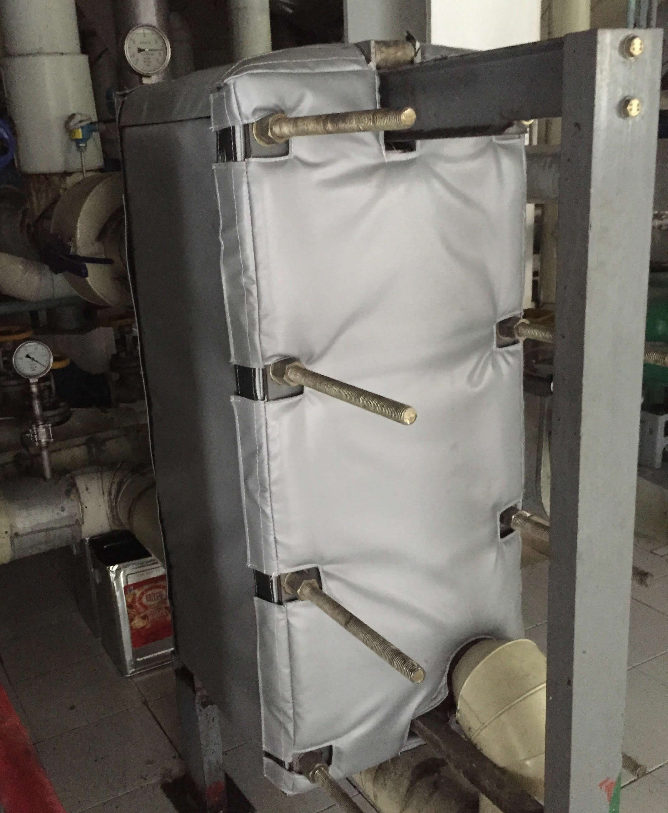 板式<a href=http://m.fyxl.com.cn/e/tags/?tagname=%E6%8D%A2%E7%83%AD%E5%99%A8%E4%BF%9D%E6%B8%A9 target=_blank class=infotextkey>換熱器保溫</a>套