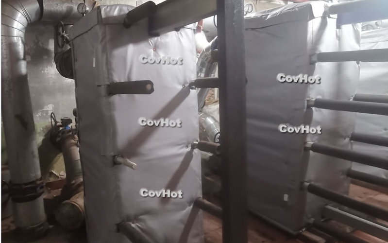 板式<a href=http://m.fyxl.com.cn/e/tags/?tagname=%E6%8D%A2%E7%83%AD%E5%99%A8%E4%BF%9D%E6%B8%A9 target=_blank class=infotextkey>換熱器保溫</a>套,板換保溫罩